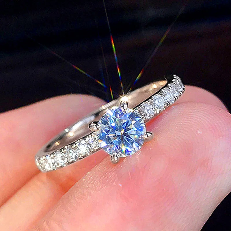 Anéis de Noivado e Casamento Clássicos  com Design de 4 Garras e Zircônia Redonda para Mulheres