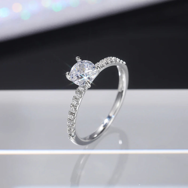 Anéis de Noivado e Casamento Clássicos  com Design de 4 Garras e Zircônia Redonda para Mulheres